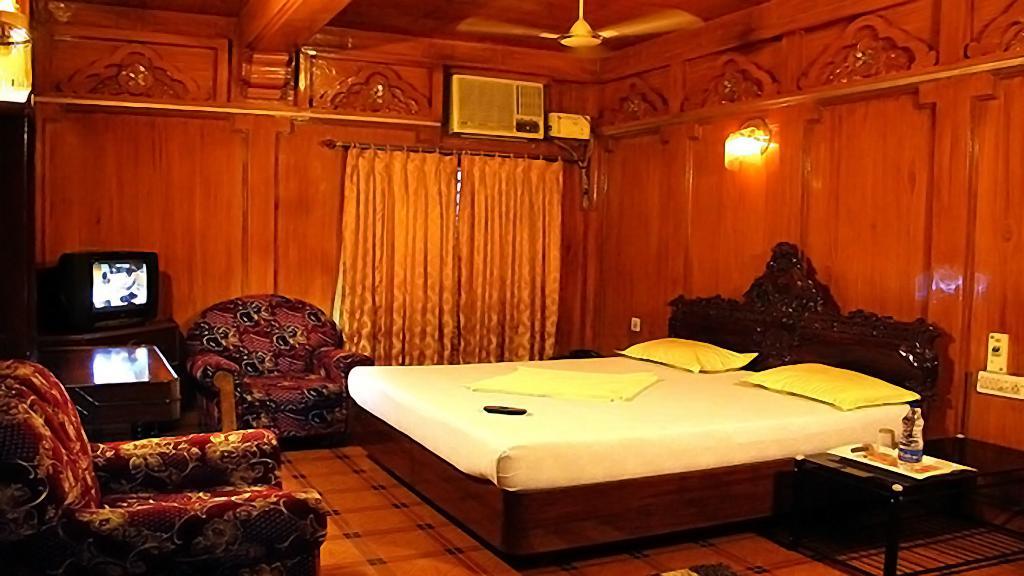 Hotel Sagar Kambam Екстериор снимка